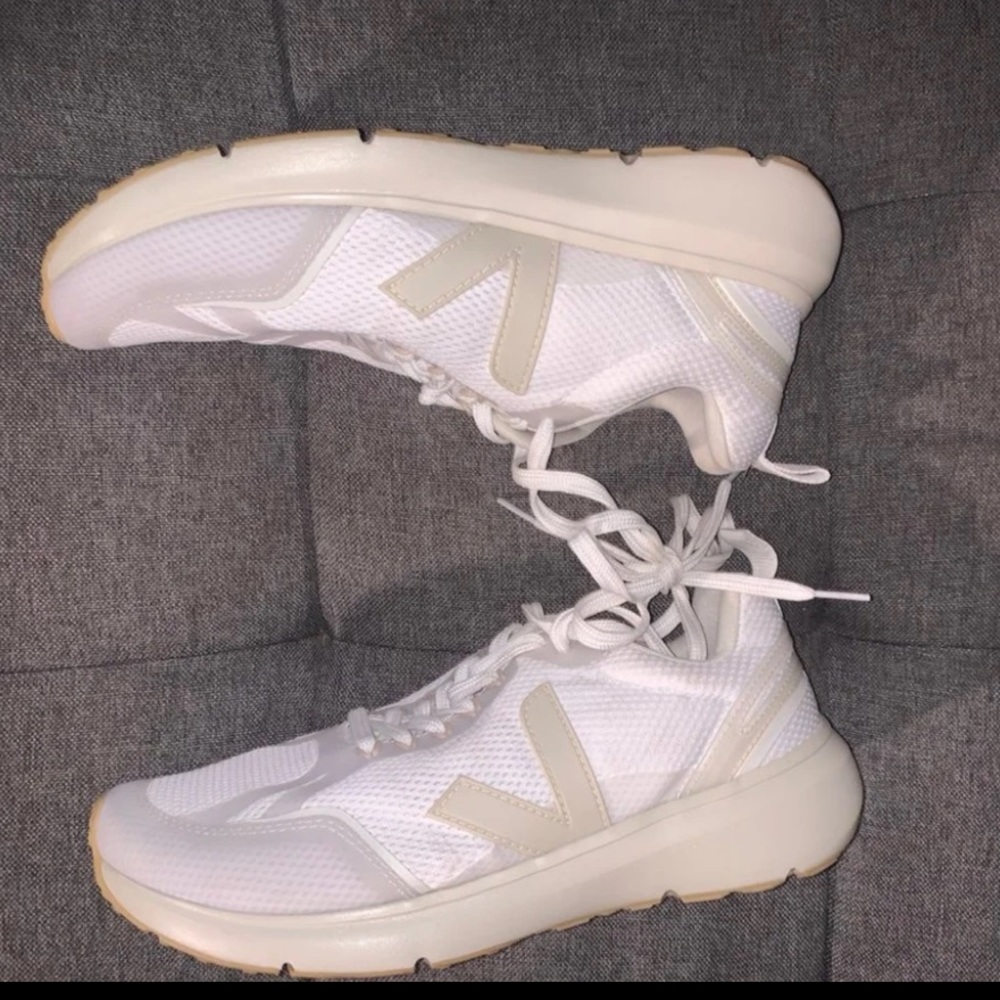 VEJA WHITE SNEAKERS
